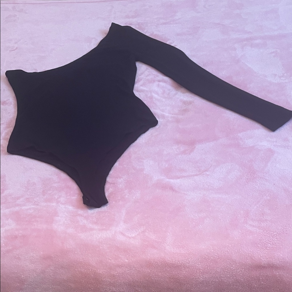 🖤GARAGE Black One-Shoulder Bodysuit - Picture 5 of 6
